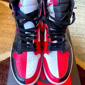 Air Jordan 1 | Homage to Home | Men 9.5, Women 10.5